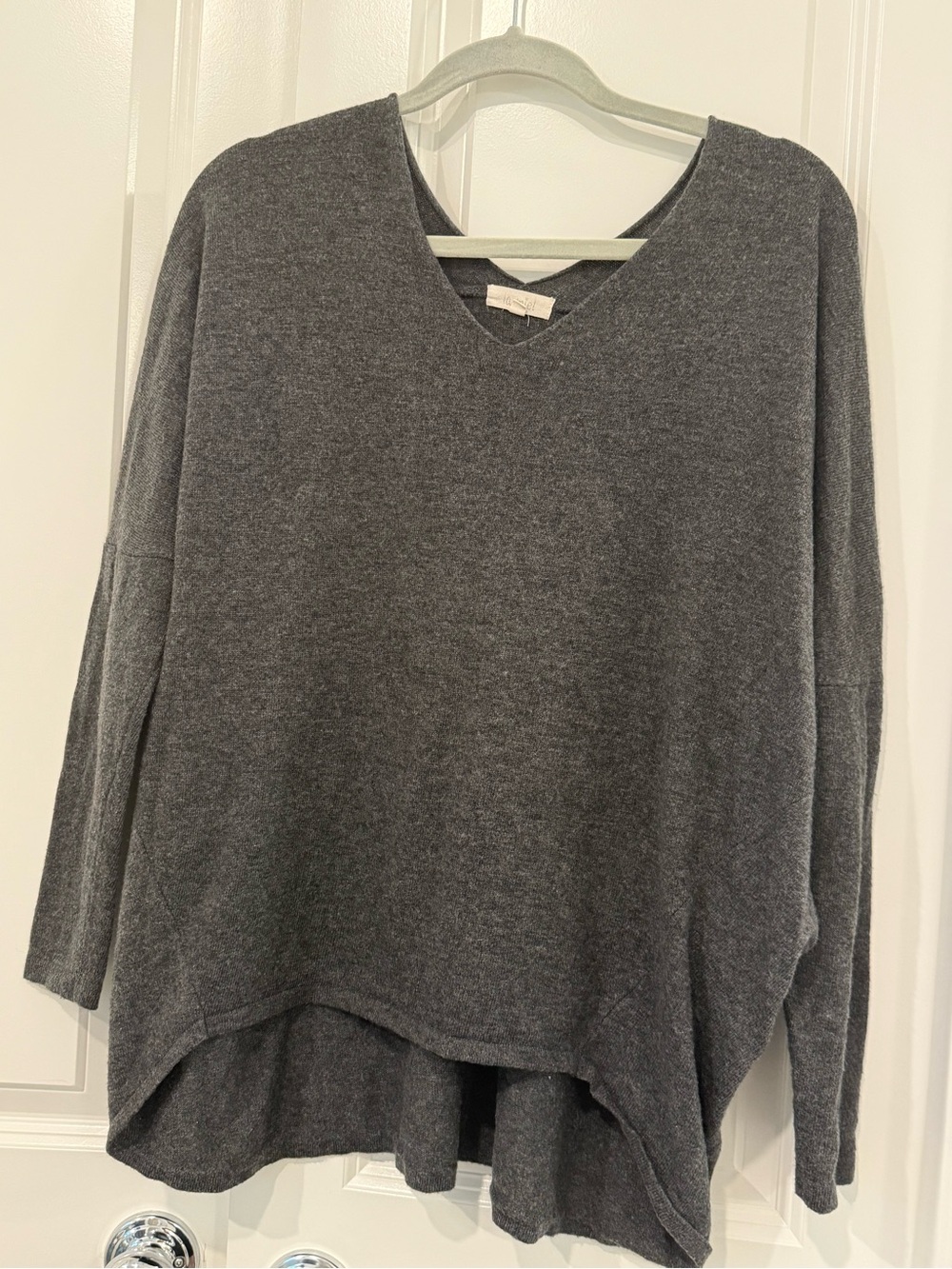 La Miel Relaxed V-Neck Women's Sweater - Charcoal Gray Asymmetrical Slouchy